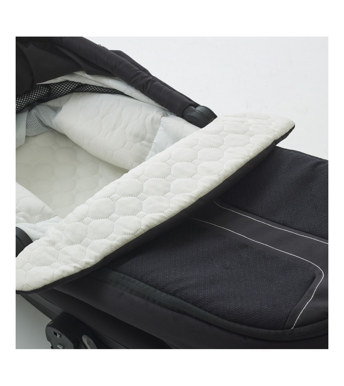 Uno+ 3 in 1 Carrycot, Pushchair & Car Seat MeeGo